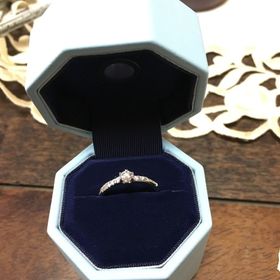 【銀座ダイヤモンドシライシの口コミ】 デザインがとても綺麗で、ダイヤモンドとのバランスも良く、とても気に入…