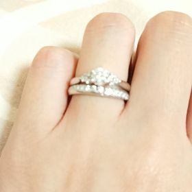 【銀座ダイヤモンドシライシの口コミ】 デザイン、アフターケアの充実。担当していただいた方の対応や指輪の名前…