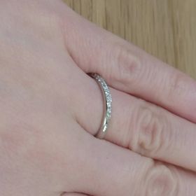 【Galopine & Galopin(ガロピーネガロパン)の口コミ】 幅が細く全体的に華奢で上品な感じが気に入りました。つけ心地が非常に良…