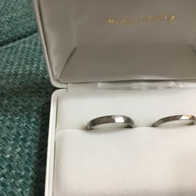 【mina.jewelry(ミナジュエリー)の口コミ】 価格は2人で20万程度と想定しておりました。
その中で、2人でデザインを決…