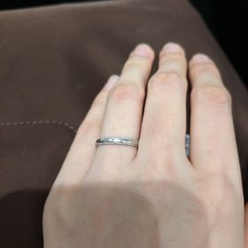 【銀座ダイヤモンドシライシの口コミ】 【デザイン】当初はマット加工にする予定でしたが、ミル打ちのキラキラ感…