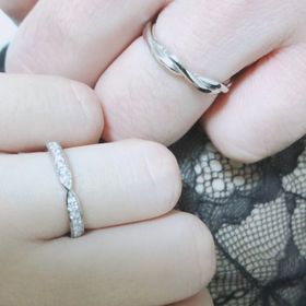 【ラザール ダイヤモンド(LAZARE DIAMOND)の口コミ】 最初からデザインはハーフエタニティに決めていました。その中でも真ん中…