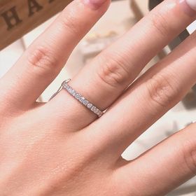 【CHARMY(チャーミー)の口コミ】 ハーフエタニティのデザインです！エタニティのデザインですが、つけ心地…