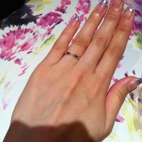 【ティファニー(Tiffany & Co.)の口コミ】 少しシンプルすぎるかなと思ったのですが婚約指輪と重ね付けもしたかった…