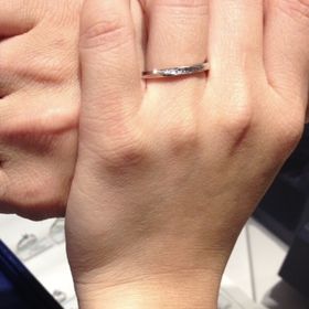 【銀座ダイヤモンドシライシの口コミ】 ダイヤが斜めに入っているデザインがいいなぁと、漠然とした考えだったの…