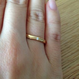 【アイプリモ(I-PRIMO)の口コミ】 結婚情報誌の指輪の記事を見て、ゴールドで、ダイヤも控えめについたデザ…