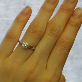 【ハリー・ウィンストン(Harry Winston)の口コミ】 ずっと前から欲しかった指輪なのでもらった時はすごくびっくりしました。
…