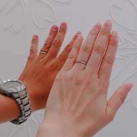 【銀座ダイヤモンドシライシの口コミ】 結婚指輪は女性側のデザインがこったものが多いのですが、シンプルですべ…