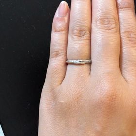 【GALA JEWELRY(ガラジュエリー)の口コミ】 価格とデザインが決め手です。
もともと指輪はいらないと思っていましたが…