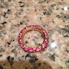 【Ponte Vecchio(ポンテヴェキオ)の口コミ】 婚約指輪ということで、もっとオーソドクスなものを考えていましたが、ポ…