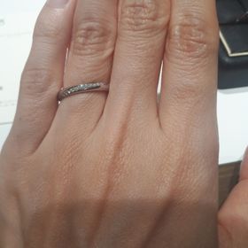 【ラザール ダイヤモンド(LAZARE DIAMOND)の口コミ】 結婚指輪でもダイヤにこだわりたいと思い、来店し試着しました。まず、指…