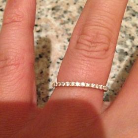 【4℃ BRIDAL(ヨンドシーブライダル)の口コミ】 ゴールドのものがほしかったのと、小さなダイヤがたくさん入っているもの…