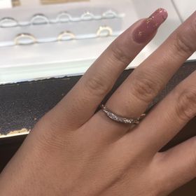 【ブルガリ(BVLGARI)の口コミ】 婚約指輪がインコントロダモーレなので、重ね付けができるように。母がず…