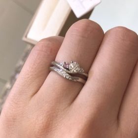 【Mariage ent(マリアージュエント)の口コミ】 ピンクダイヤがアクセントとして可愛らしいと感じましたし、石の並びも綺…