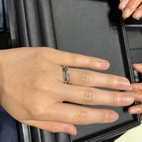 【銀座ダイヤモンドシライシの口コミ】 シンプルな物で少しダイヤがあってもいいなという気持ちで指輪を探してい…