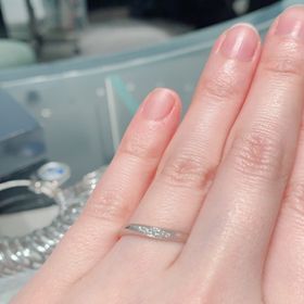 【銀座ダイヤモンドシライシの口コミ】 何個か試着して、好きなデザインのものが自分の指の形に合うかを見ていた…