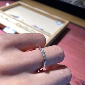 【ith(イズ)の口コミ】 婚約指輪でダイヤが大きくなく、結婚指輪と重ね付けできるようなタイプを…