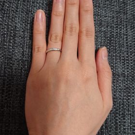 【エクセルコダイヤモンド(EXELCO DIAMOND)の口コミ】 ダイヤが真っ直ぐに並んでるタイプを選びましたが、ギリギリまで斜めにな…