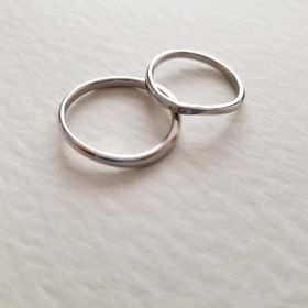 【ウィスプ(WISP)の口コミ】 夫婦揃って指が太いのでストレートタイプより曲線的な方が細く見えると教…