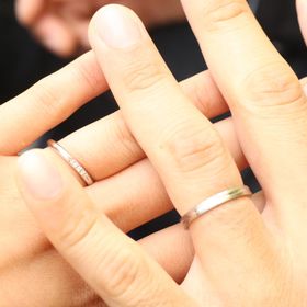 【銀座ダイヤモンドシライシの口コミ】 指輪をつけたときの感じが他の指輪、他のお店でみたものよりも一番しっく…