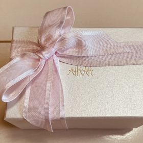 【AHKAH(アーカー)の口コミ】 結婚指輪は毎日つけるものなので、細めのシンプルなこちらのリングにしま…