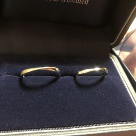 【銀座ダイヤモンドシライシの口コミ】 結婚指輪の下見、と言う気持ちで伺ったのですが、色々と指輪をはめて段々…