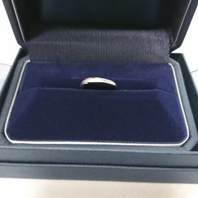 【銀座ダイヤモンドシライシの口コミ】 シンプルかつ、少し個性を出したかったので、一部分がマット素材のこのデ…