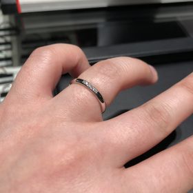 【ラザール ダイヤモンド(LAZARE DIAMOND)の口コミ】 シンプルでスタイリッシュなデザインが魅力的でした。ダイヤモンドが埋め…