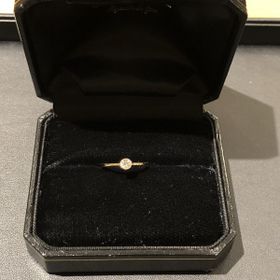 【SIENAROSE(シエナロゼ)の口コミ】 まずデザインです。婚約指輪ですが、日常的に使いたかったのでシンプルな…