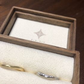 【PORTADA(ポルターダ)の口コミ】 ダイヤが散りばめられていること。それでいてシンプル過ぎないこと。ゴー…