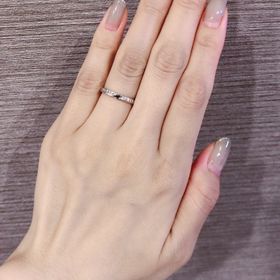 【アイプリモ(I-PRIMO)の口コミ】 結婚指輪として購入しました。沢山の指輪を試着しましたが、アルテミシア…