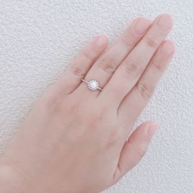 【SONARE(ソナーレ)の口コミ】 プラチナ台のデザインを決めてダイヤモンドはたくさんの石の中から気に入…