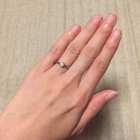 【ケイウノ ブライダル(K.UNO BRIDAL)の口コミ】 シンプルなので服装を選ばずつけられ、結婚指輪と重ね付けもできる点。
ま…
