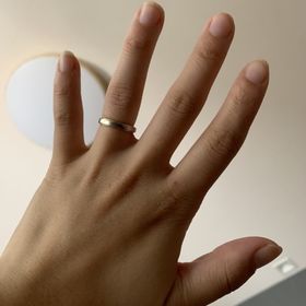 【ケイウノ ブライダル(K.UNO BRIDAL)の口コミ】 裏に刻印や誕生石を入れられるのでデザインを邪魔しないオリジナリティ溢…