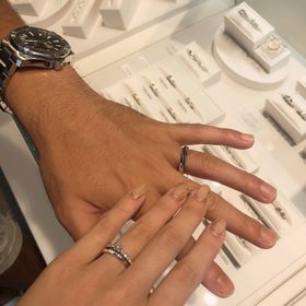 【Ponte Vecchio(ポンテヴェキオ)の口コミ】 セットリングで探していて、華やかな雰囲気がいいた伝えると何点かリング…