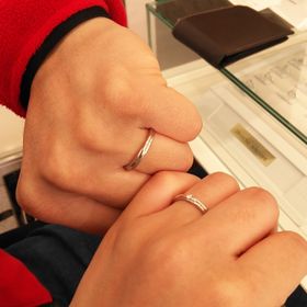 【銀座ダイヤモンドシライシの口コミ】 ・全国に多くの店舗があり、どこでも無料で指輪のクリーニングができると…