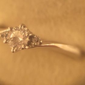 【Mariage ent(マリアージュエント)の口コミ】 予め彼が選んでくれたダイヤを仮のリングに留めて、サプライズプロポーズ…