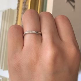 【Mariage ent(マリアージュエント)の口コミ】 丸みのある柔らかな印象のデザインであり、指が長く綺麗に見える効果があ…