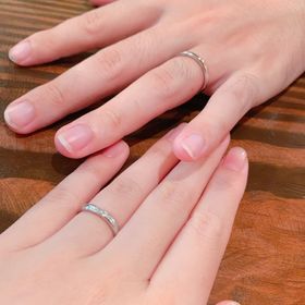 【銀座ダイヤモンドシライシの口コミ】 ペアで同じようなデザインがいいと思っており、形もお互いに気に入ったも…