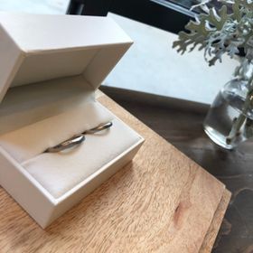 【THREE TREES(スリーツリーズ)の口コミ】 インスタで結婚指輪を探していると、他にはないお互いのringを手作り出来…