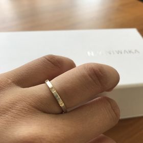 【俄(にわか)の口コミ】 シンプルである程度高級感があるものを選びました。
表はプラチナ、裏はイ…