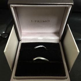 【アイプリモ(I-PRIMO)の口コミ】 まずデザインがとても気に入りました。
ダイヤモンドが沢山入っていて存在…