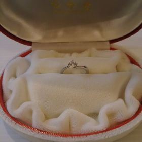 【宝寿堂(ほうじゅどう)の口コミ】 飽きのこないデザイン。複数ダイヤのものなども良いなと思ってたのですが…