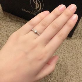 【銀座ダイヤモンドシライシの口コミ】 1番の決め手は、指輪のデザインです。本当に繊細な作りで素敵です。一目惚…