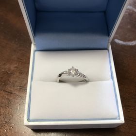 【GALA JEWELRY(ガラジュエリー)の口コミ】 カラット数を重視していたので、ブランドもいくつか見に行ったが予算オー…