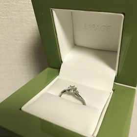 【LAPAGE(ラパージュ)】の口コミ 結婚指輪をラパージュで買うと決めていたので、婚約指輪も同じブランドで合...