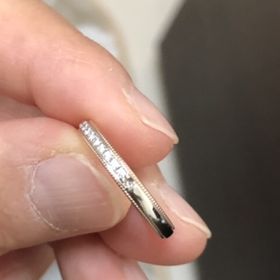 【GALA JEWELRY(ガラジュエリー)の口コミ】 デザインが可愛いので決めました
しかし、一か月もせずにメレダイヤがなく…