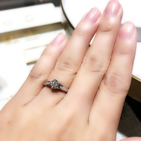 【ショーメ(CHAUMET)の口コミ】 さりげなく、シンプルなデザインなのに、とてもうつくしい。五箇所の留め…