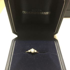 【銀座ダイヤモンドシライシの口コミ】 デザインがダイヤモンドを強調する形で好みでした。
メインのダイヤモンド…