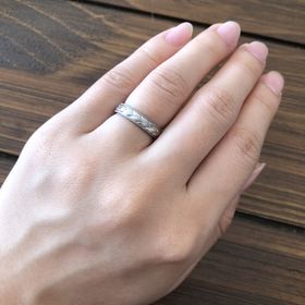 【ANGELRY INOKO(エンジェリーイノコ)の口コミ】 デザインと質がなによりの決め手です。まず彫りがすてき。いくつかの彫り…